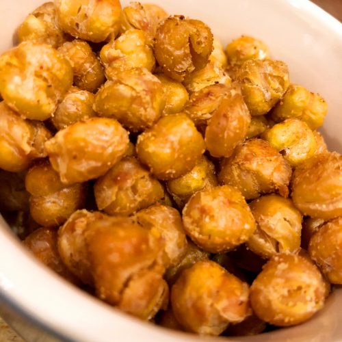 close up of roasted chickpeas
