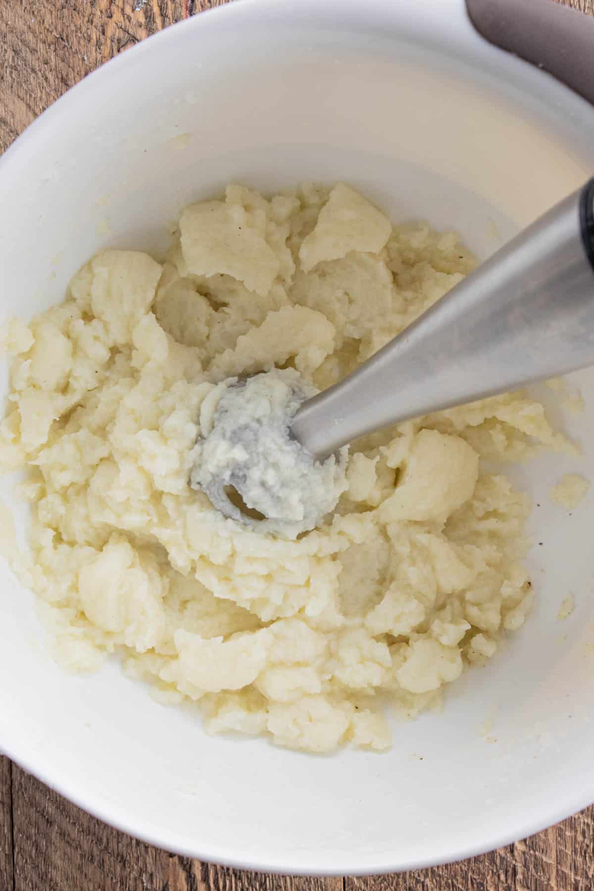 cauliflower being mashed using the cuisinart hand blender