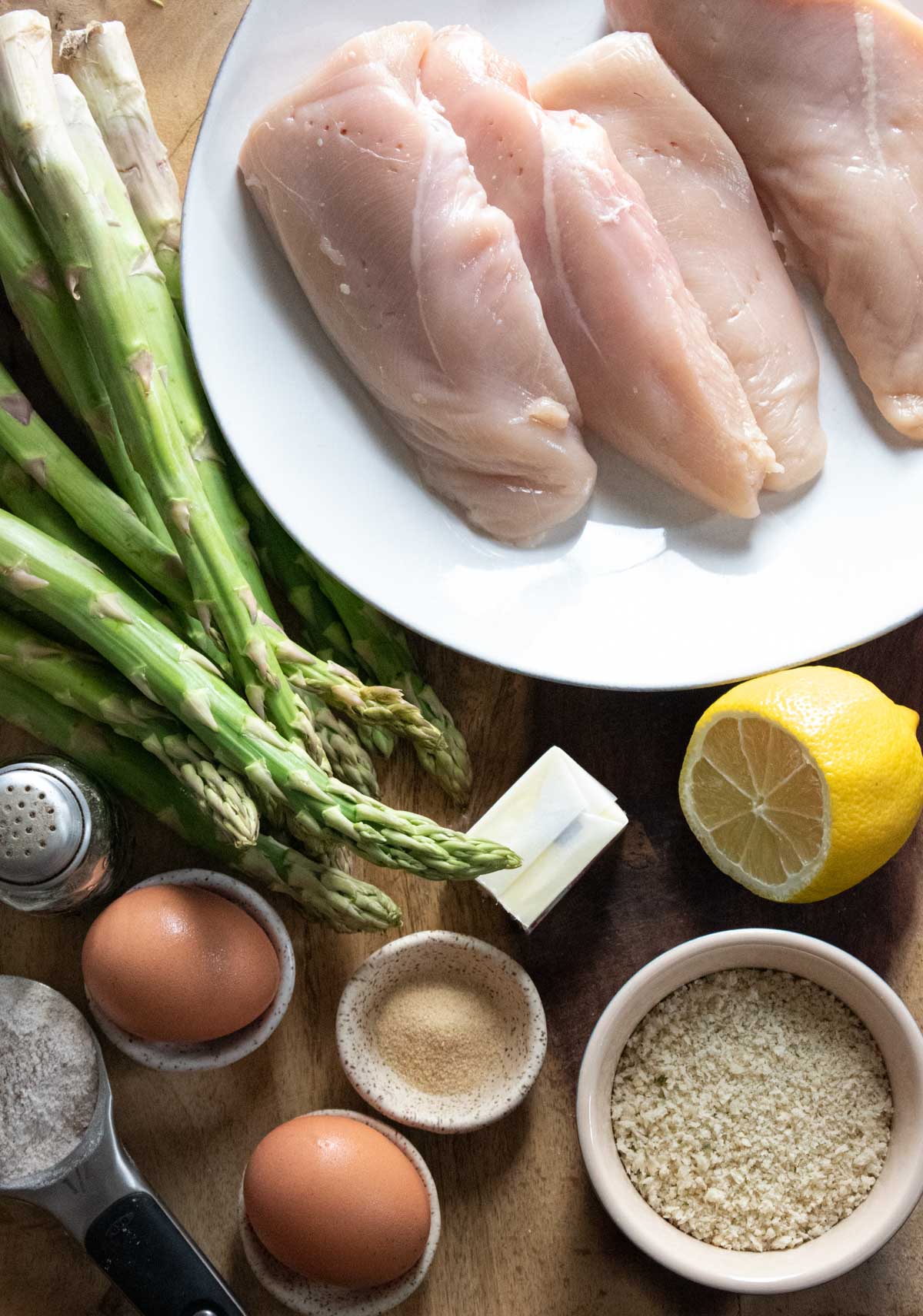 ingredients to make garlic butter chicken bites and lemon asparagus